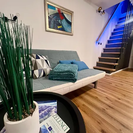 Sport & Sunny Cosy Alpine Retreat *