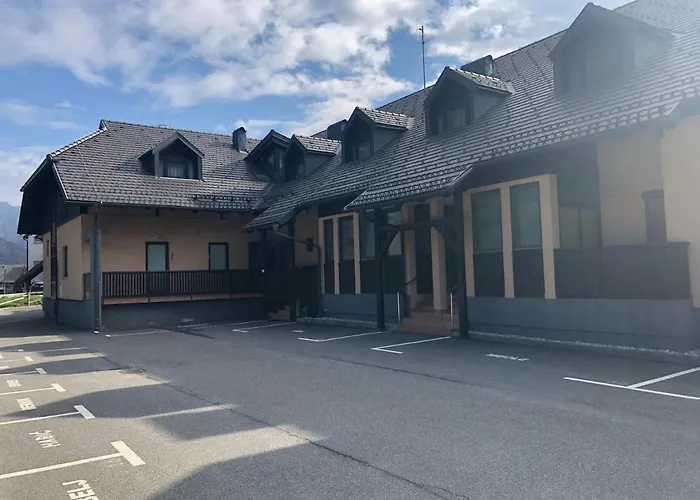 Daire Sport & Sunny Cosy Alpine Retreat *